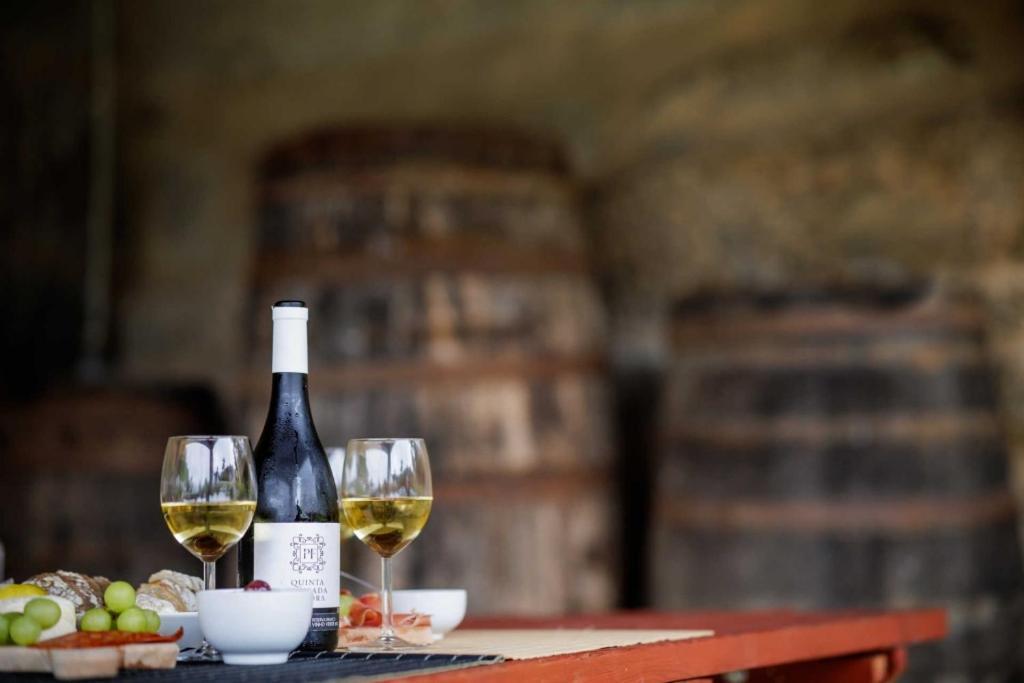 Quinta Pousada De Fora Wines & Tourism 吉马良斯 外观 照片
